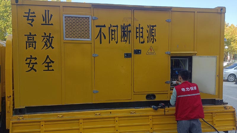安远柴油发电机组和UPS电源配合使用时，如何避免切换过程中的电力中断？